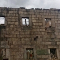 Vypálený dům na hranicích Černé Hory a Bosny a Hercegoviny